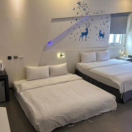 Galaxia Business Hotel Taichung Esterno foto