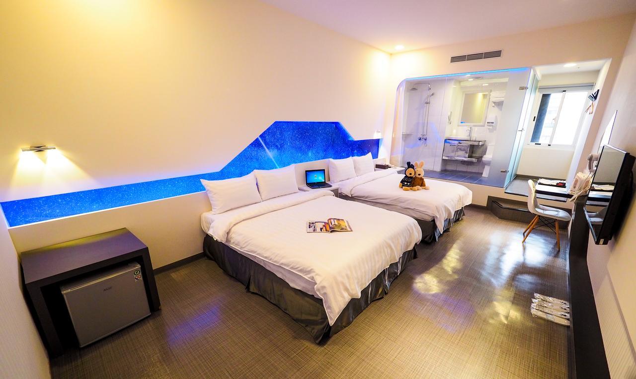 Galaxia Business Hotel Taichung Esterno foto