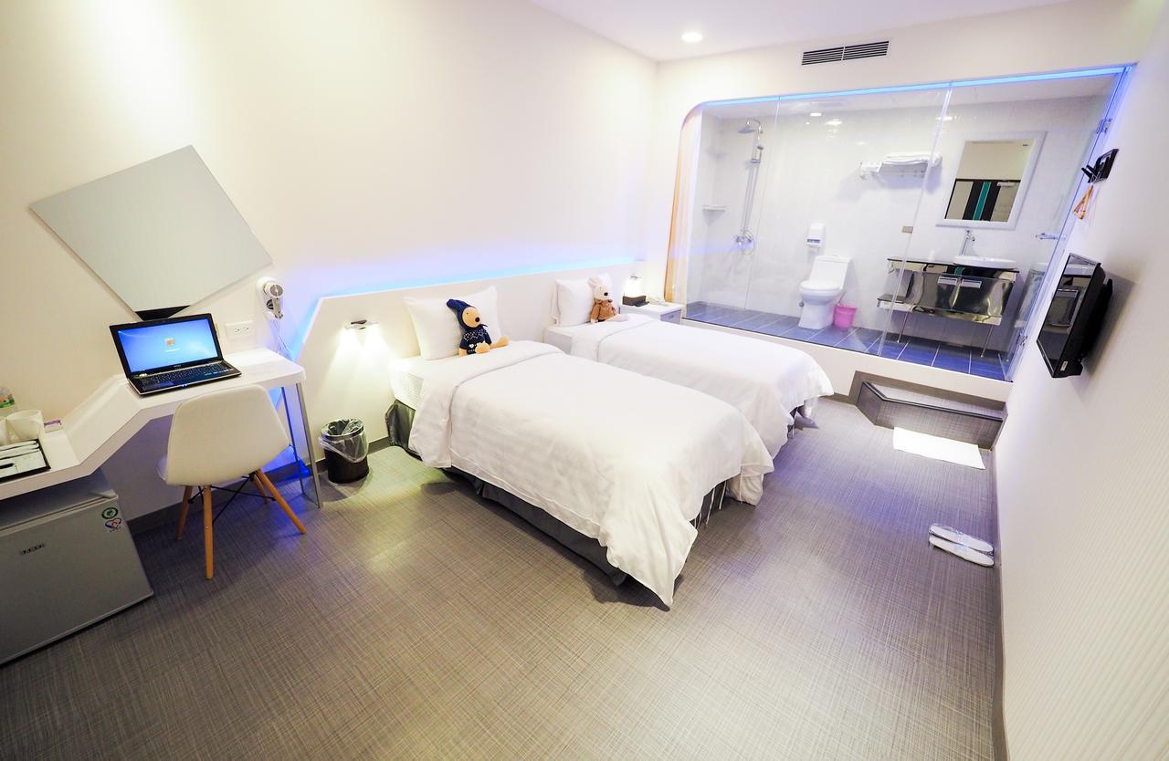 Galaxia Business Hotel Taichung Esterno foto