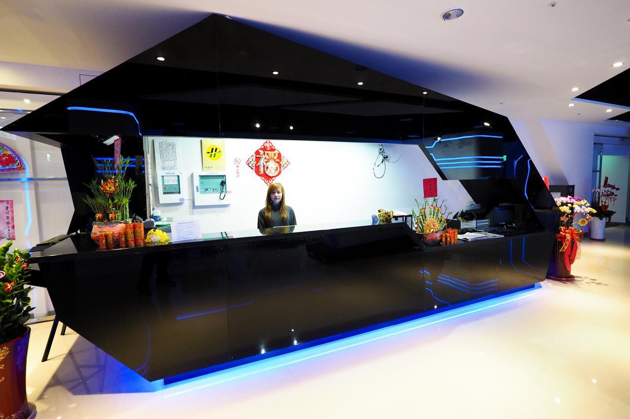 Galaxia Business Hotel Taichung Esterno foto