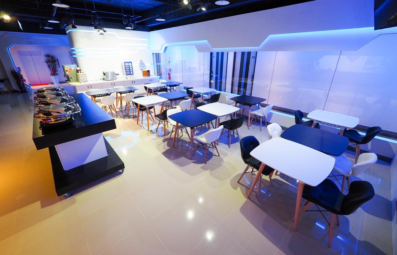 Galaxia Business Hotel Taichung Esterno foto