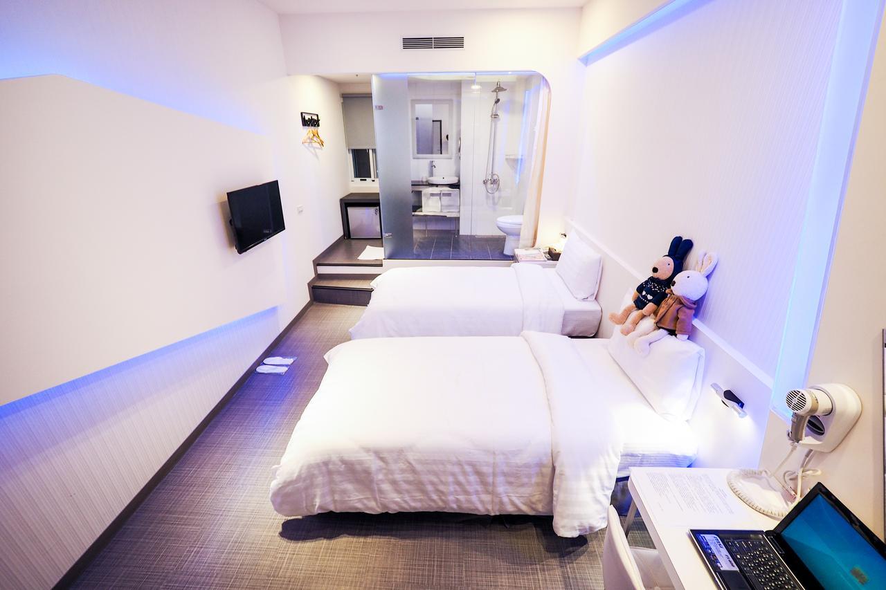 Galaxia Business Hotel Taichung Esterno foto