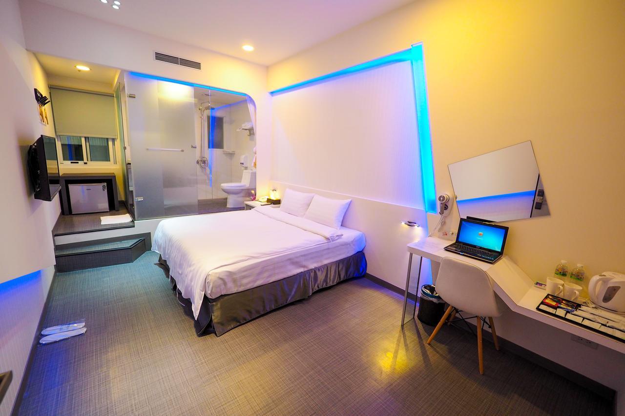 Galaxia Business Hotel Taichung Esterno foto