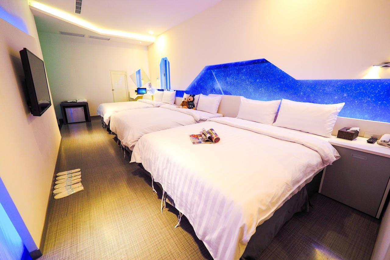 Galaxia Business Hotel Taichung Esterno foto