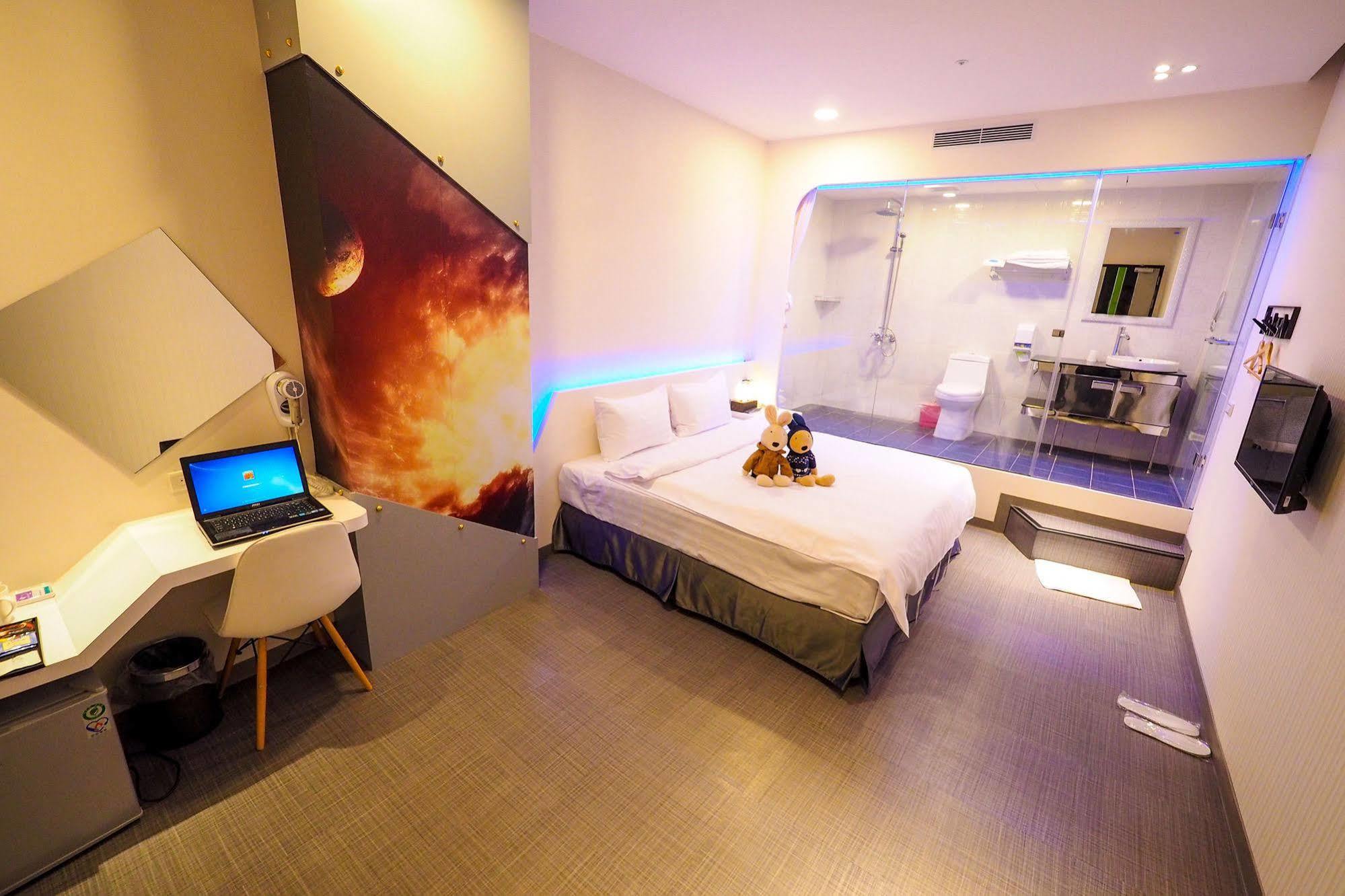 Galaxia Business Hotel Taichung Esterno foto