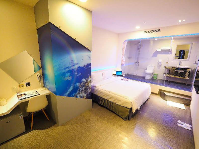 Galaxia Business Hotel Taichung Esterno foto