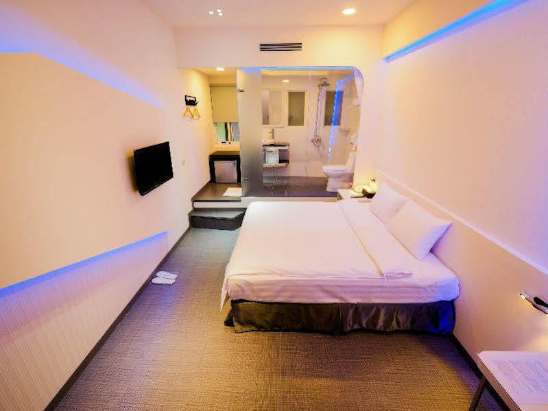 Galaxia Business Hotel Taichung Esterno foto