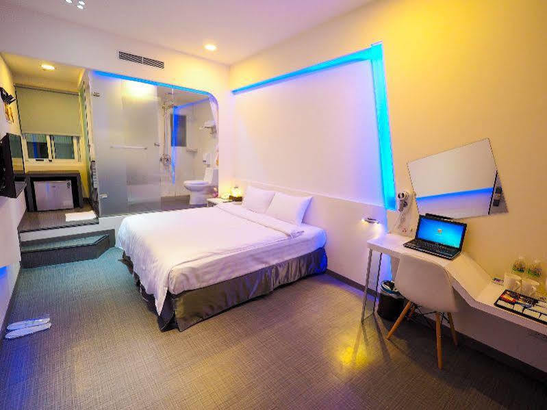 Galaxia Business Hotel Taichung Esterno foto