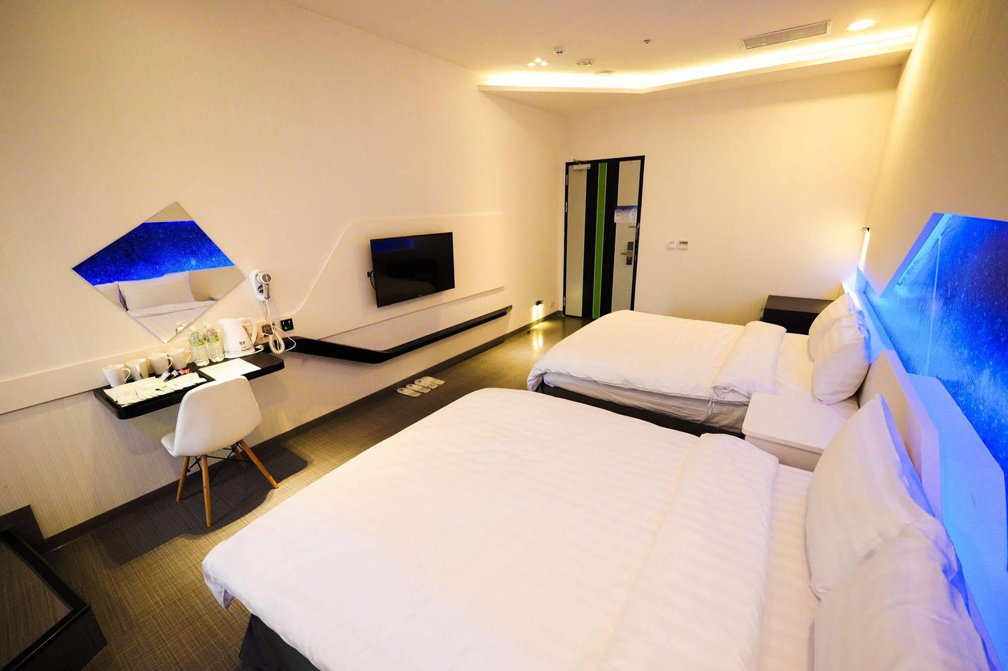 Galaxia Business Hotel Taichung Esterno foto