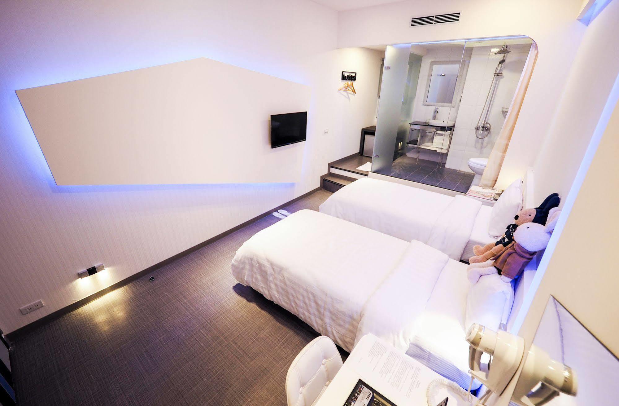 Galaxia Business Hotel Taichung Esterno foto