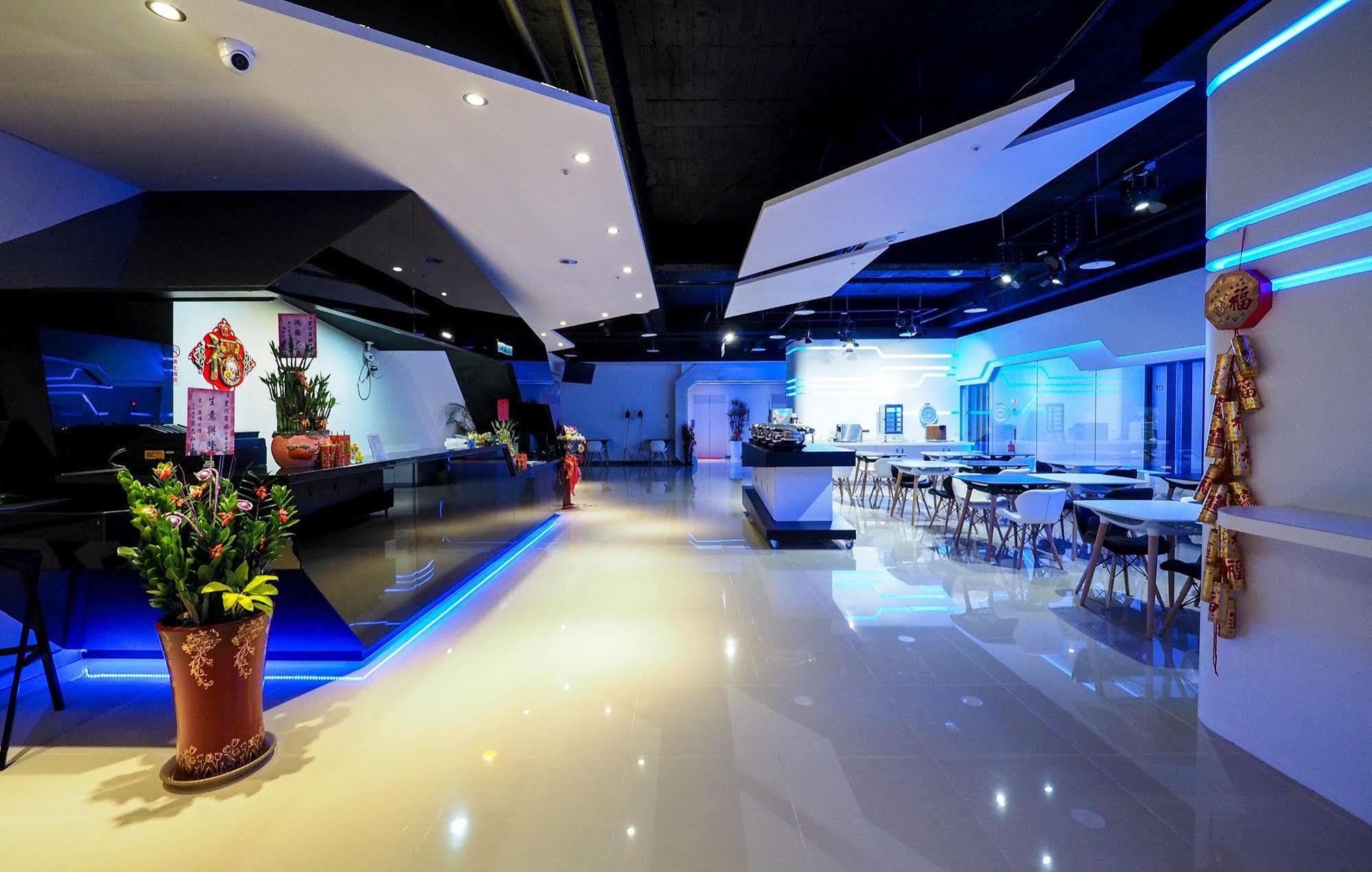 Galaxia Business Hotel Taichung Esterno foto