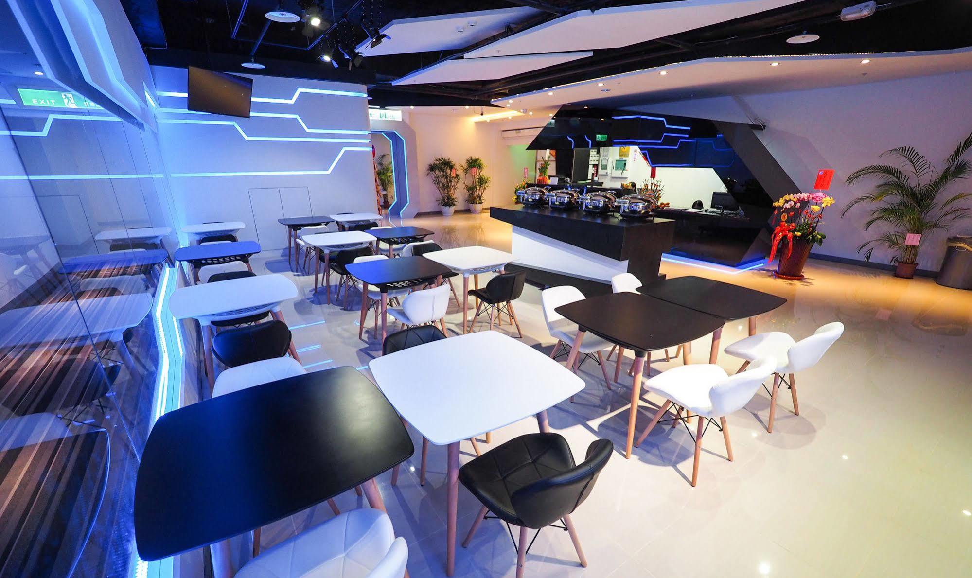 Galaxia Business Hotel Taichung Esterno foto