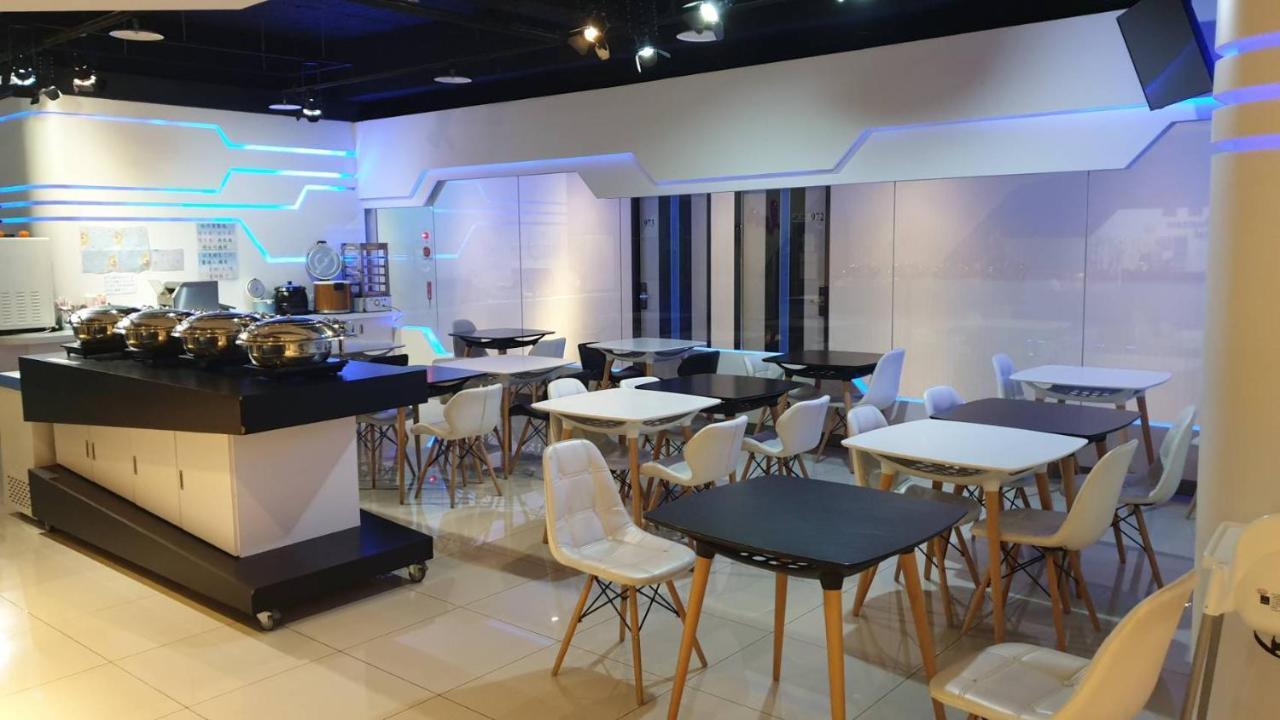 Galaxia Business Hotel Taichung Esterno foto