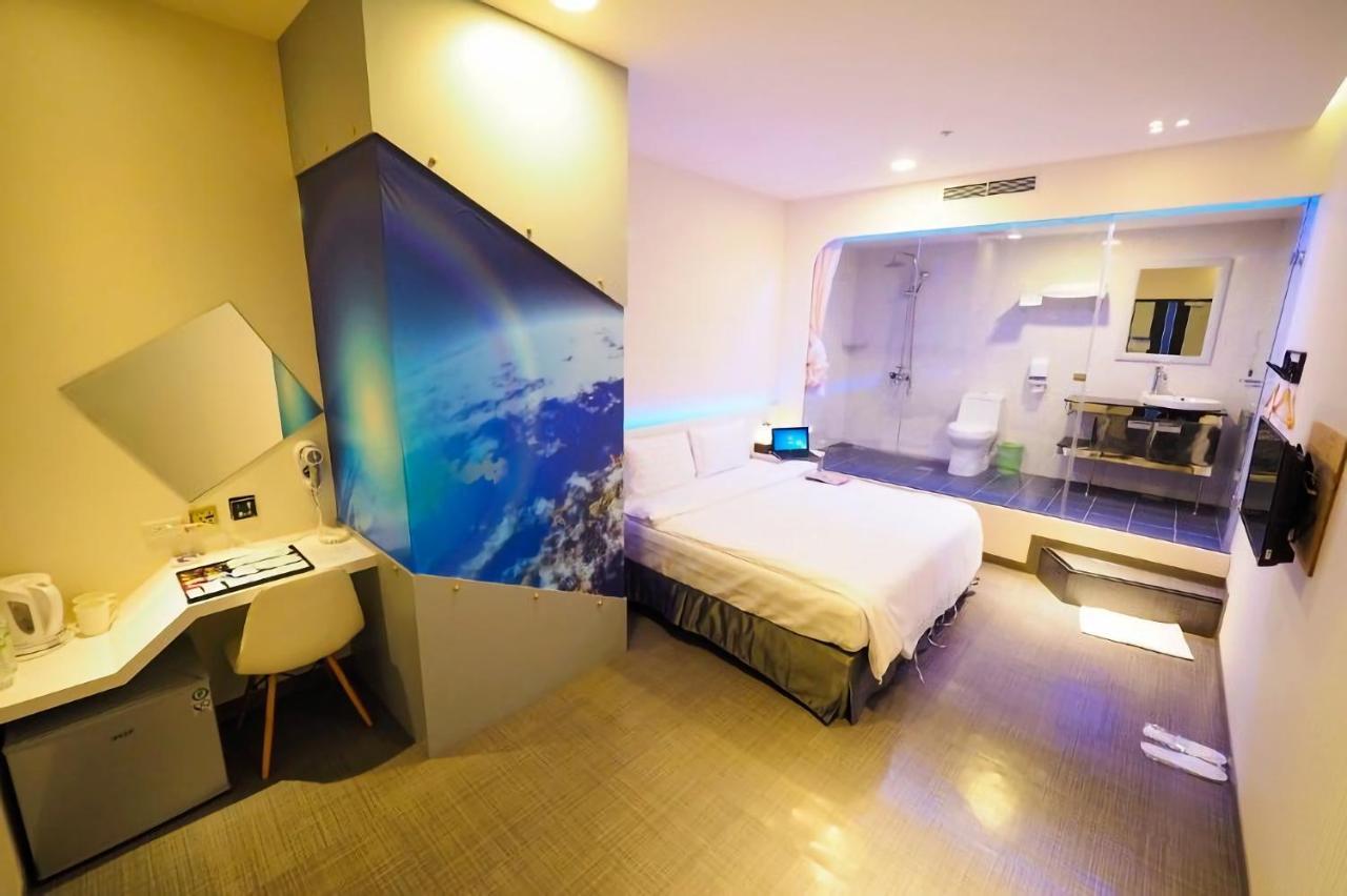 Galaxia Business Hotel Taichung Esterno foto