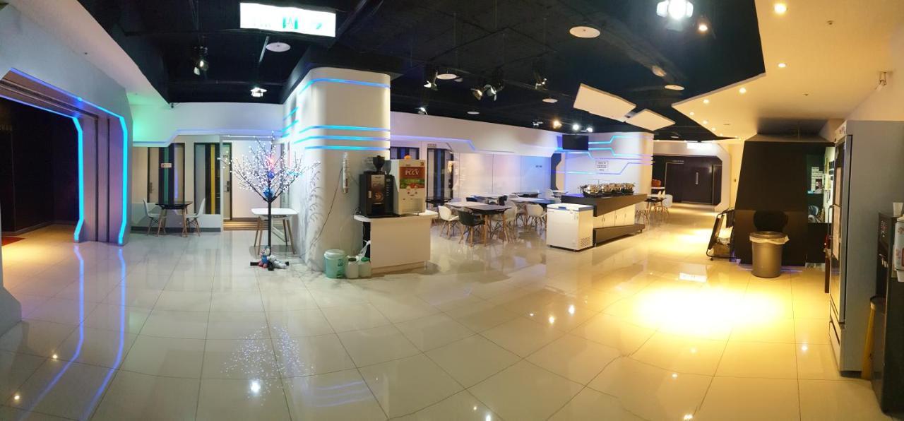 Galaxia Business Hotel Taichung Esterno foto